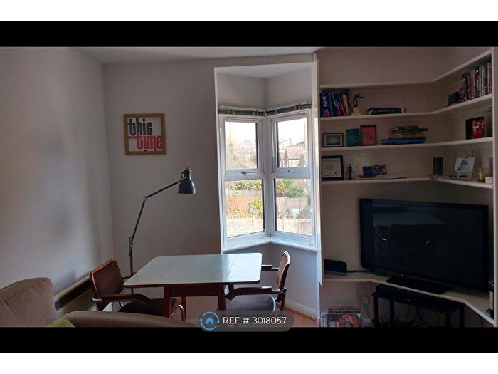 2 Bedroom Flat To Rent In Stephens Court, London, SE4