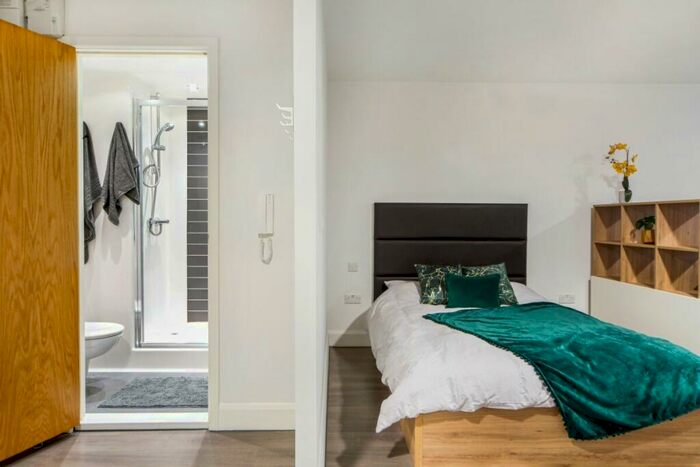 Studio To Rent In St John's Road Leeds, LS3