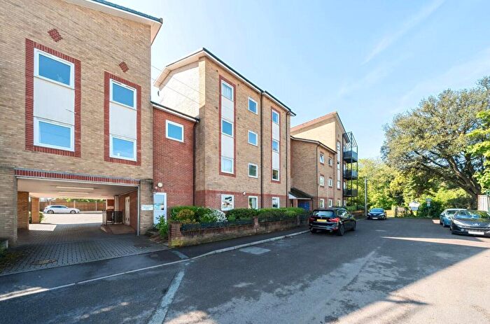 2 Bedroom Flat To Rent In Vespasian Road, Bitterne Manor, Southampton, Hampshire, SO18