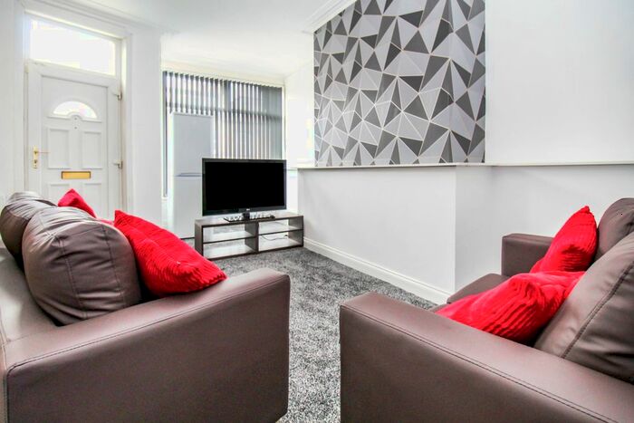 3 Bedroom Terraced House To Rent In Beechwood Terrace, Burley, Leeds, LS4