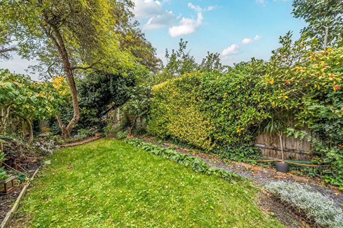 1 Bedroom Flat To Rent In Rosehill Road, London, SW18