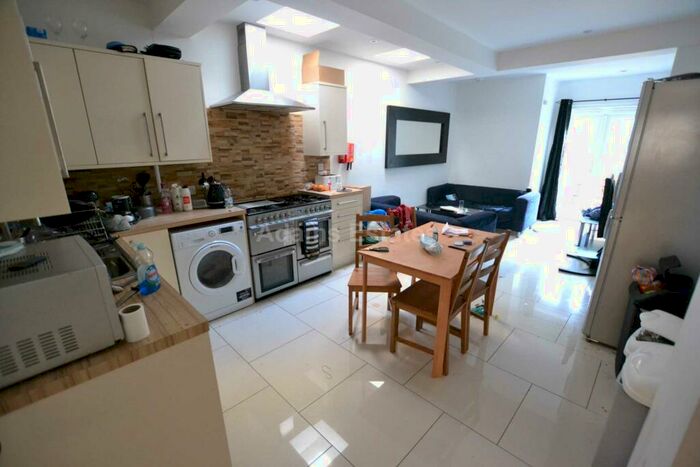 4 Bedroom Terraced House To Rent In Edgehill Street, Reading, RG1