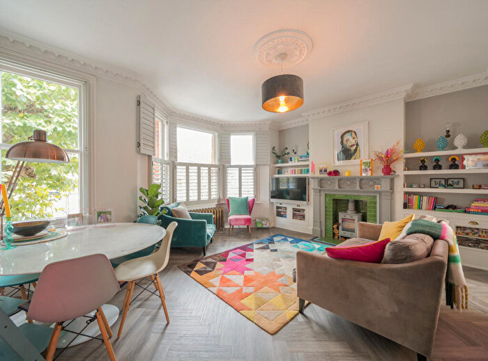 2 Bedroom Flat For Sale In Radcliffe Avenue, London, NW10