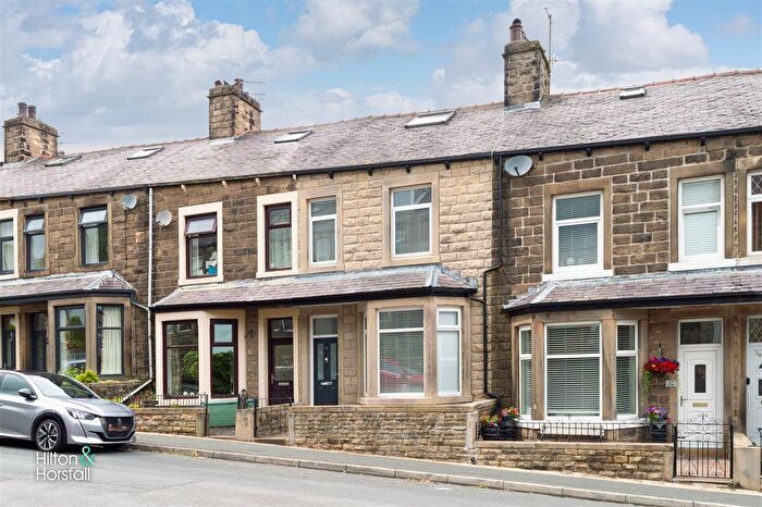 3 Bedroom Terraced House For Sale In Park Avenue, Barnoldswick, BB18
