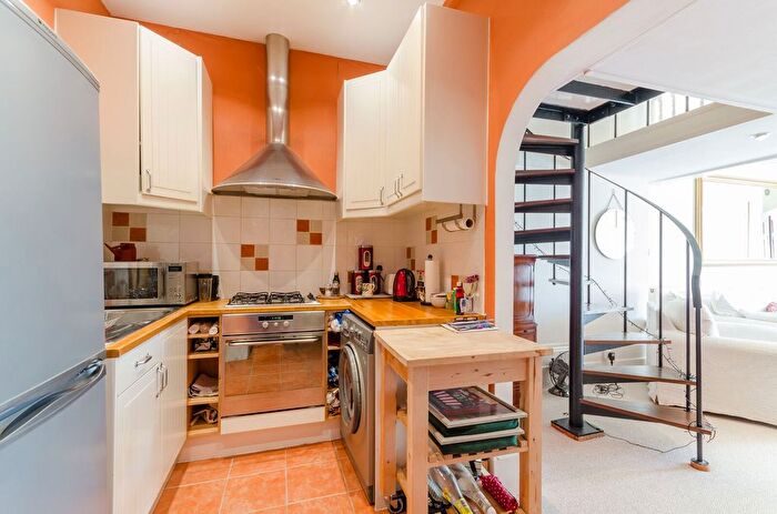 2 Bedroom Flat To Rent In Wolsey Road, East Molesey, KT8