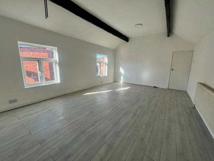 2 Bedroom Flat To Rent In Brunswick Park Road, Wednesbury, WS10