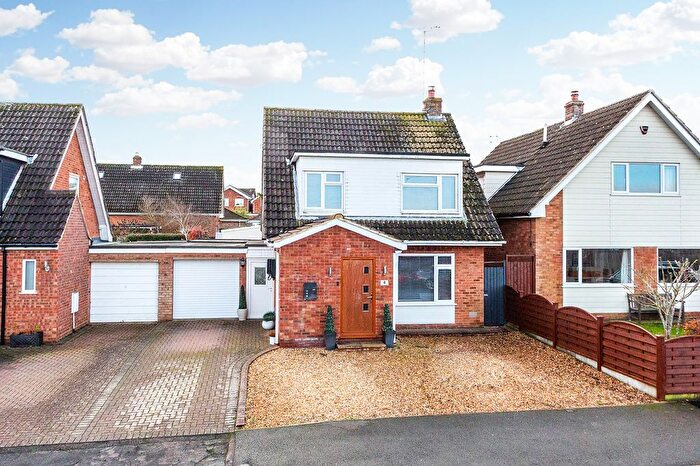 3 Bedroom Detached House For Sale In Holly Road, Rushden, NN10