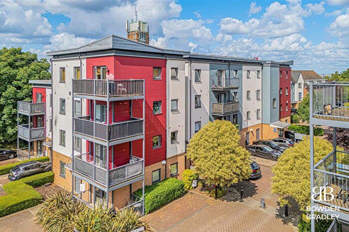 2 Bedroom Flat For Sale In Shingly Place, London, E4