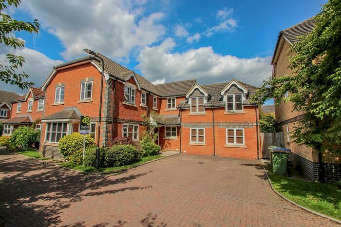 5 Bedroom Detached House To Rent In Bourne Close, Thames Ditton, KT7