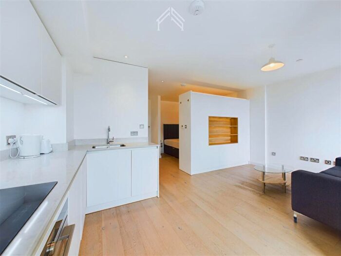 Studio To Rent In Highgate Hill, London, N19