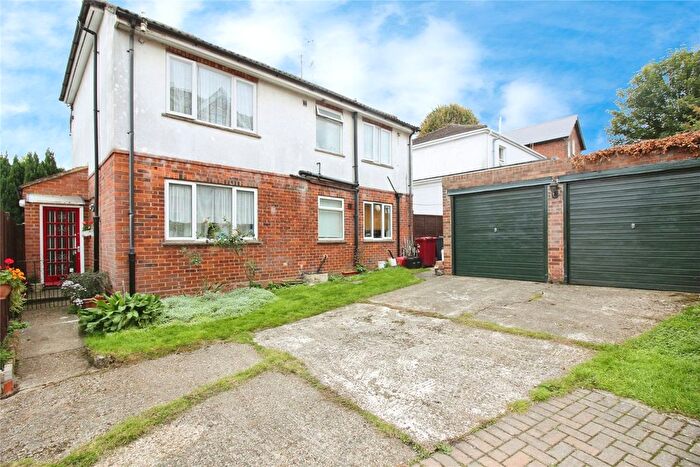3 Bedroom Maisonette For Sale In Brunswick Hill, Reading, RG1