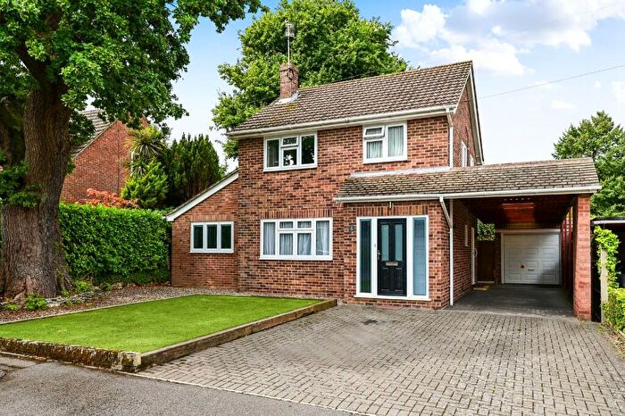 4 Bedroom Detached House For Sale In Stockbridge Way, Yateley, Hampshire, GU46