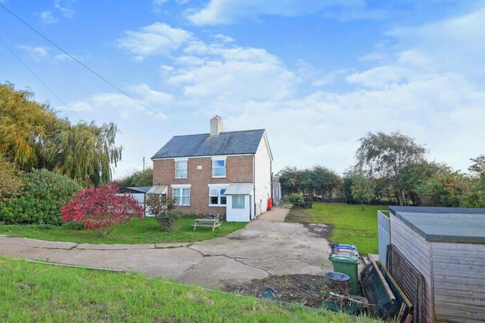 2 Bedroom Semi-Detached House For Sale In Sixteen Foot Bank, Christchurch, Wisbech, PE14