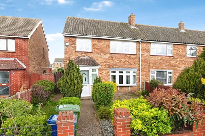3 Bedroom End Of Terrace House For Sale In Claudian Way, Grays, Essex, RM16
