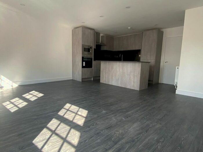 2 Bedroom Flat To Rent In High Street, Gravesend, DA11