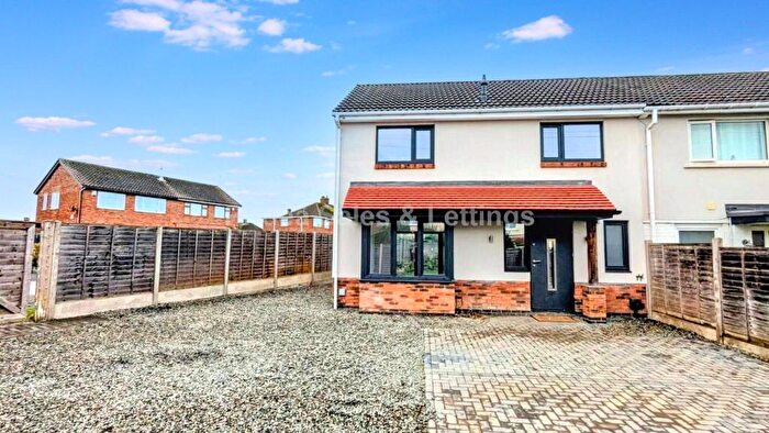 4 Bedroom Semi-Detached House For Sale In Heapham Road, Gainsborough, DN21