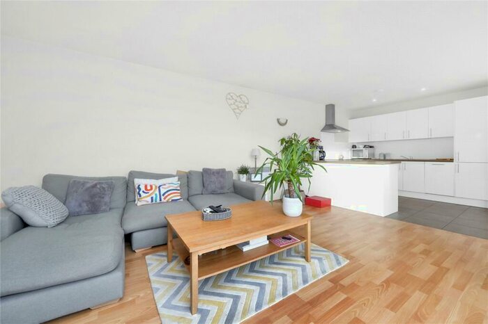 2 Bedroom Apartment To Rent In Narrow Street, E14