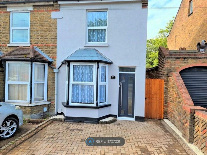 2 Bedroom Semi-Detached House To Rent In High Street, Hornchurch, RM12