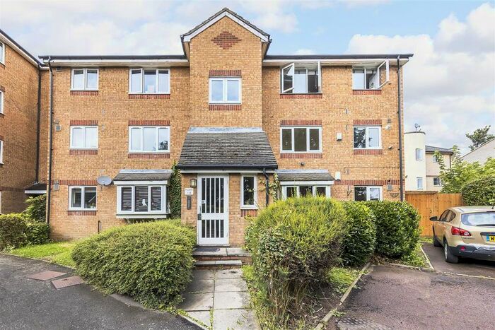 1 Bedroom Flat To Rent In Greenacre Gardens, Walthamstow, London, E17