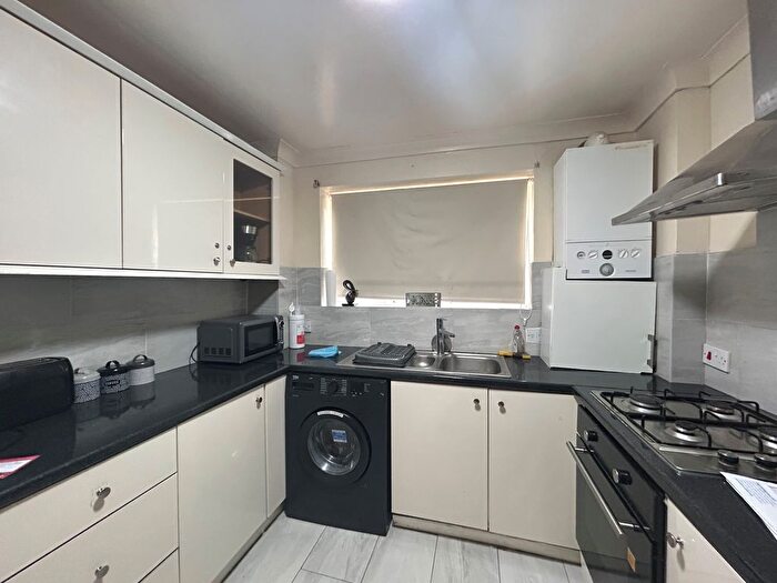 4 Bedroom Property To Rent In Crane Close, Dagenham, RM10