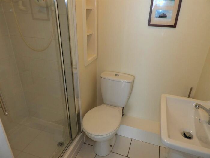 4 Bedroom Semi-Detached House To Rent In Blackpool Road, Lea, PR2