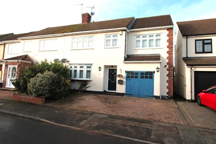 4 Bedroom Semi-Detached House For Sale In Longwood Close, Upminster, Essex, RM14