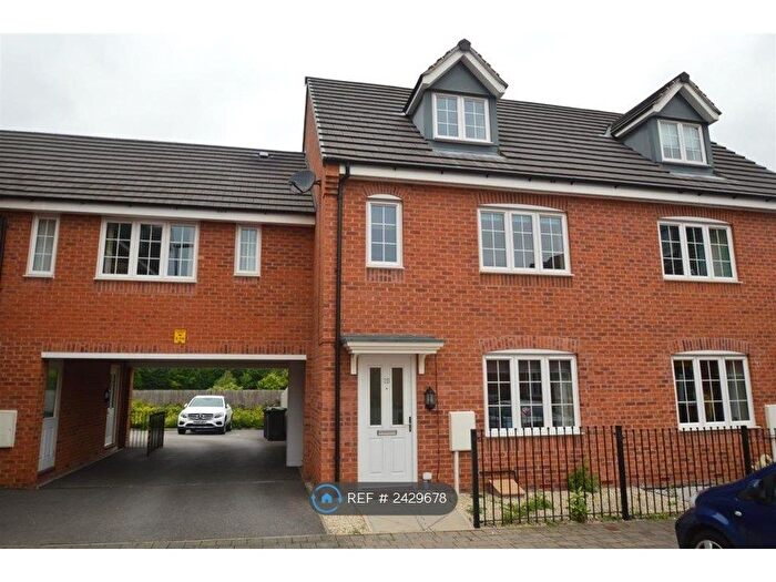 4 Bedroom Terraced House To Rent In Oaktree Close, Sutton-In-Ashfield, NG17