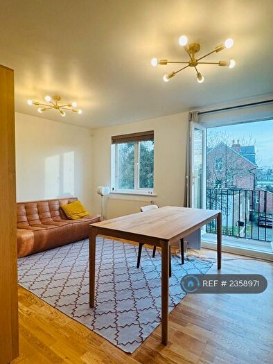 2 Bedroom Flat To Rent In Central Hill, London, SE19