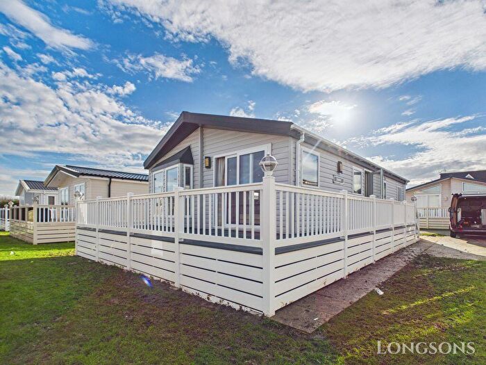 3 Bedroom Park Home For Sale In Seaview Holiday Park, CT5