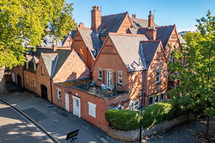 1 Bedroom Apartment For Sale In Park Drive, The Park, Nottingham, NG7