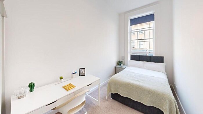 3 Bedroom Flat To Rent In /, Park Street, BS1