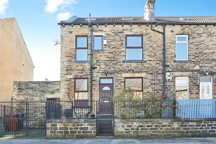 2 Bedroom End Of Terrace House For Sale In Pembroke Road, Pudsey, LS28