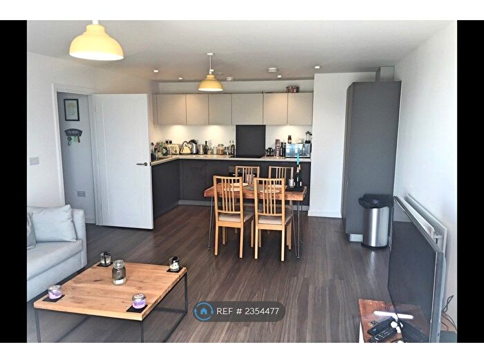 2 Bedroom Flat To Rent In Summit House, West Wickham, BR4