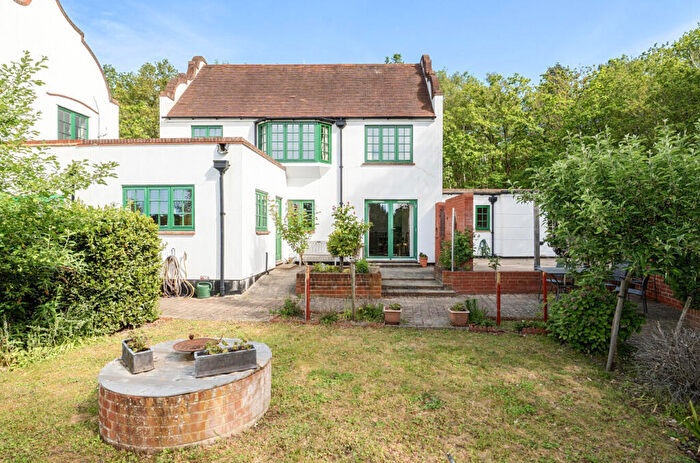 4 Bedroom Detached House For Sale In New England Hill, West End, Woking, Surrey, GU24