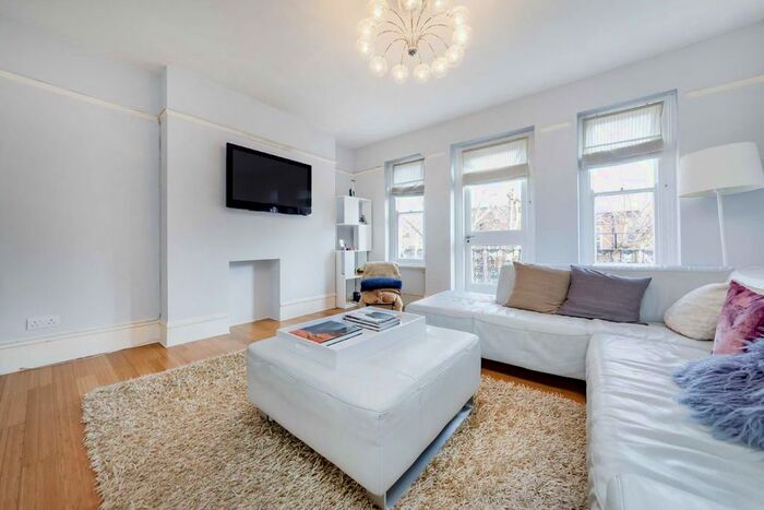 2 Bedroom Flat To Rent In Beaumont Crescent, London, W14