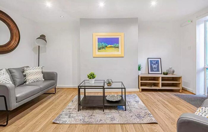 3 Bedroom Apartment To Rent In Purcell Street, London, N1