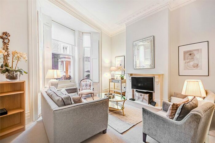 3 Bedroom Flat To Rent In Emperors Gate, London, SW7