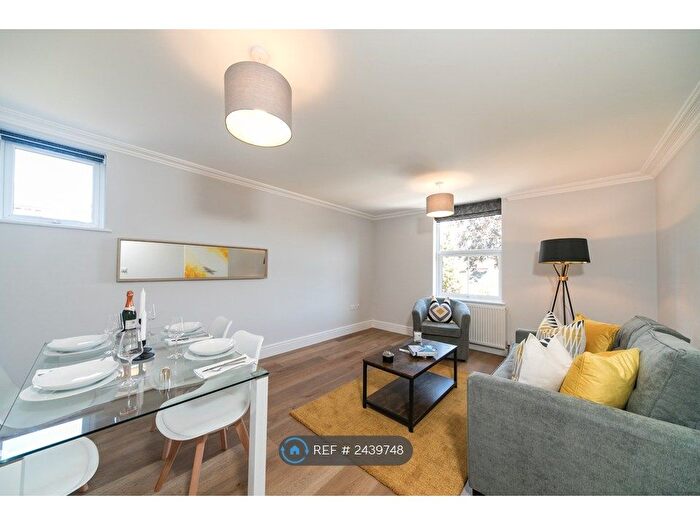 2 Bedroom Flat To Rent In North House, Reading, RG1