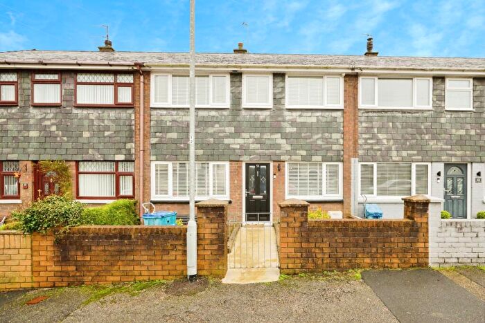 3 Bedroom Terraced House For Sale In Bro Rhythallt, Llanrug, Caernarfon, Gwynedd, LL55