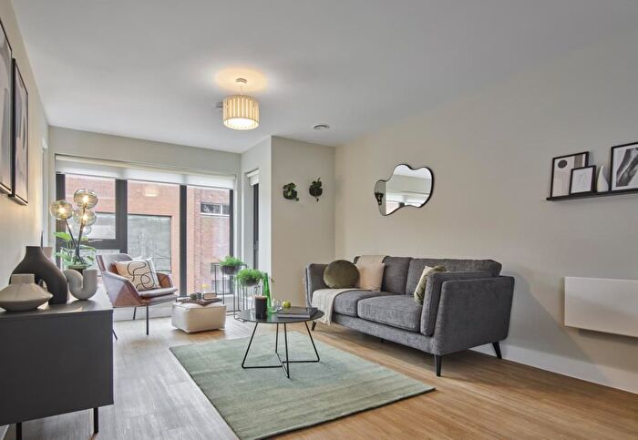 2 Bedroom Flat To Rent In Newbury, Berkshire, RG14