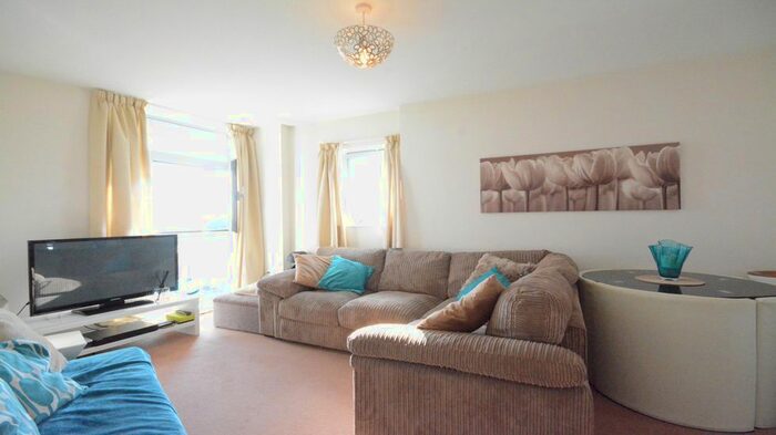 2 Bedroom Flat To Rent In Kelvin Gate, Bracknell, RG12