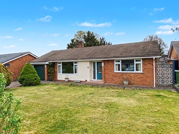 2 Bedroom Bungalow For Sale In Lang Close, Fetcham, KT22