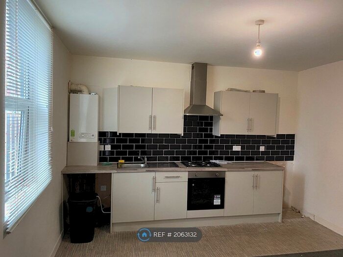 2 Bedroom Terraced House To Rent In Crosby Road, Leeds, LS11