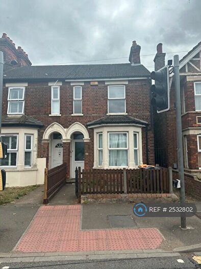 3 Bedroom Semi-Detached House To Rent In Ampthill Road, Bedford, MK42