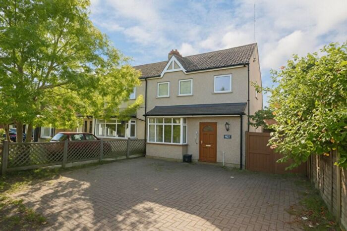 4 Bedroom Semi-Detached House For Sale In Hatfield Road, St. Albans, AL4