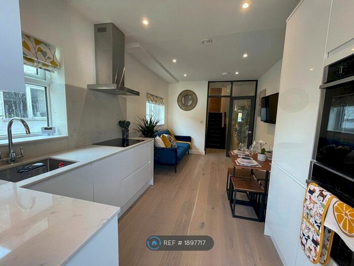 2 Bedroom Flat To Rent In Wandsworth Bridge Road, London, SW6