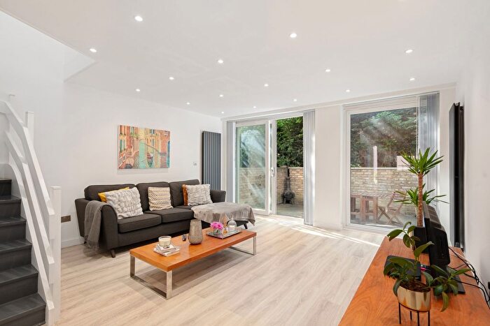 3 Bedroom End Terrace House For Sale In Hollymount Close, London, SE10