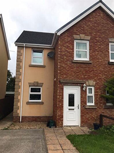 3 Bedroom Semi-Detached House To Rent In Maes Abaty, Whitland, SA34