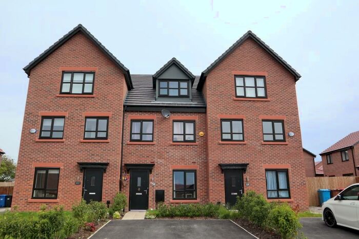 4 Bedroom End Of Terrace House To Rent In Campbell Road, Manchester, Greater Manchester, M27