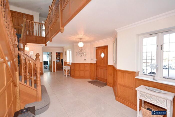 5 Bedroom Detached House For Sale In Nelmes Road, Emerson Park, Hornchurch, RM11